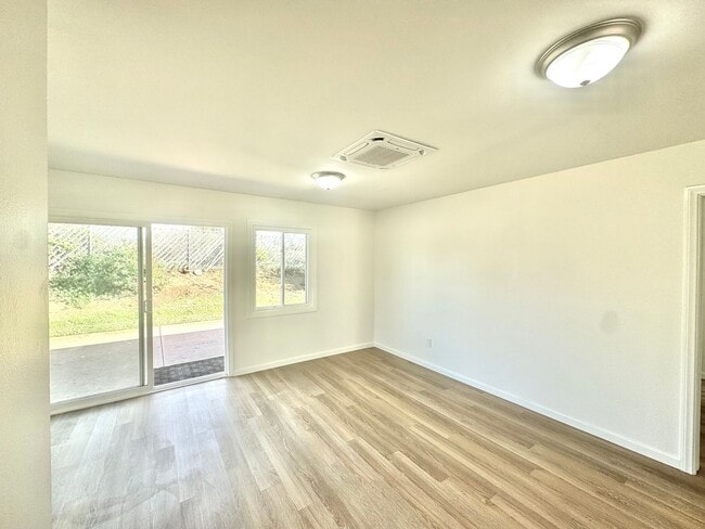 Building Photo - Beautifully Remodeled 4bd/2.5ba CLAIREMONT Home! Fenced yard, garage, PET friendly!