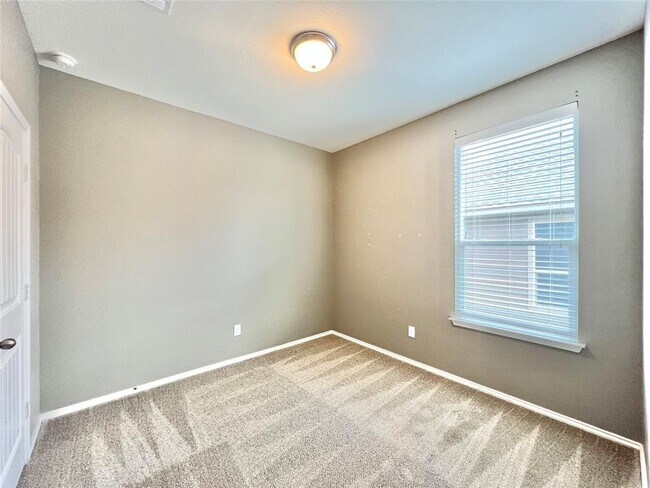Building Photo - 5813 Sardinia Dr