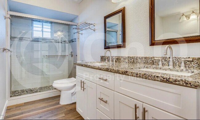 Building Photo - 2502 E Sahuaro Dr