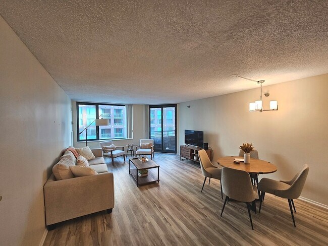 Building Photo - 440 N McClurg Ct