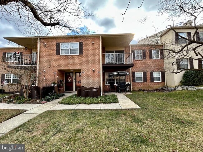 Building Photo - 1027 N Valley Forge Rd