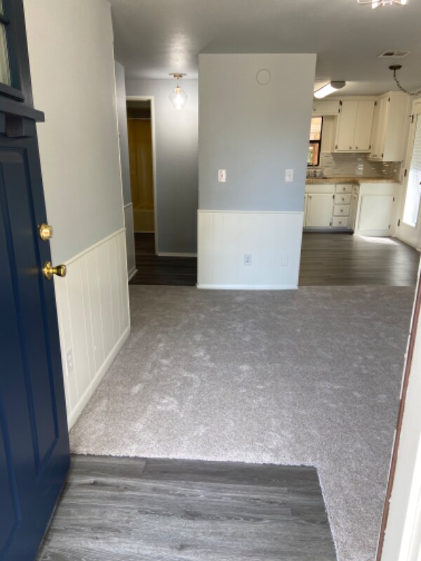 Building Photo - 1012 E Farrall St