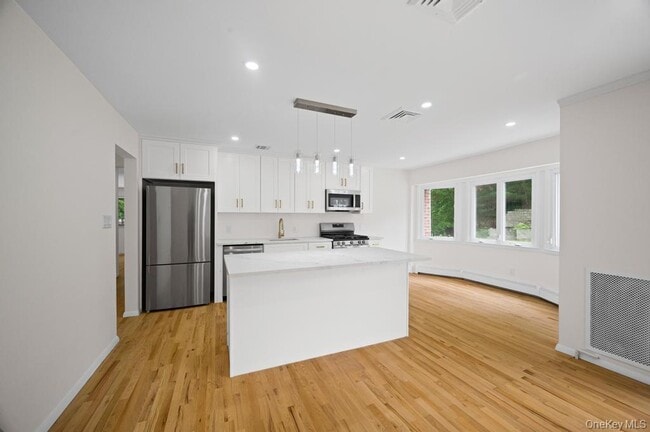 Building Photo - 26 Ravine Rd