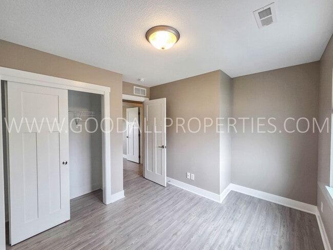 Building Photo - 4-Bedroom, 3.5-Bath Home with Walkout Finished Basement in Norwalk