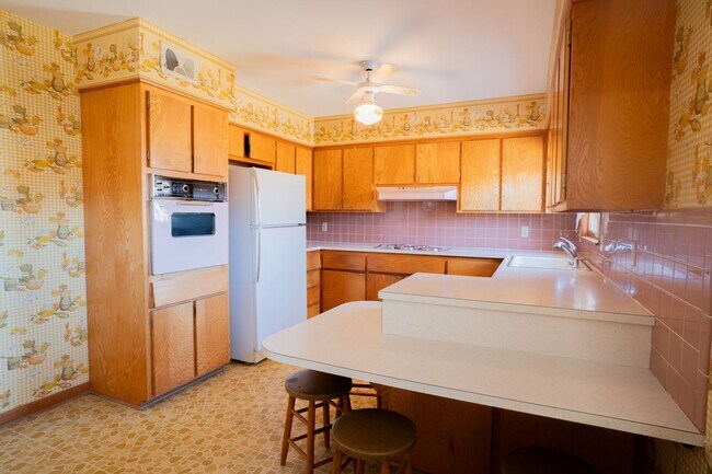 Building Photo - Charming 3 bedroom 1.5 bathroom house in SE Wichita!