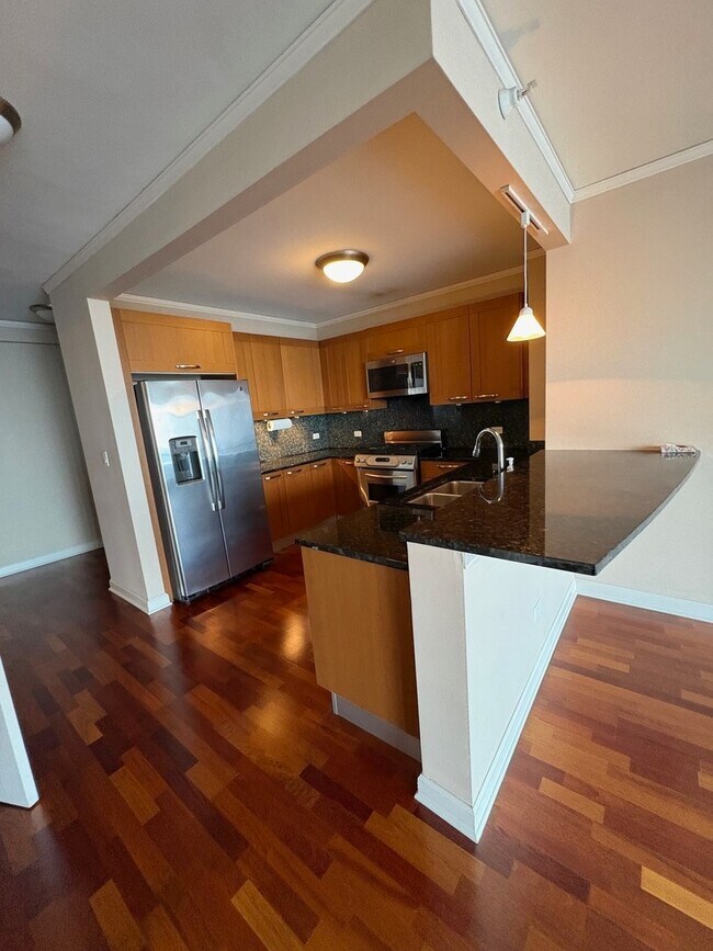 Building Photo - 420 E Waterside Dr