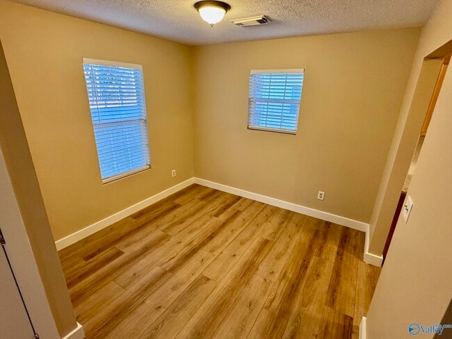 Building Photo - 4013 Pine Ave SW