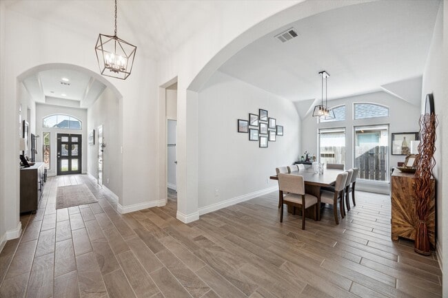 Building Photo - 28710 Wildthorne Ct