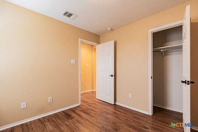 Building Photo - 2019 Woodway Dr