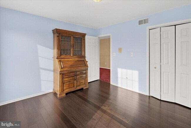 Building Photo - 7 Redwood Ct