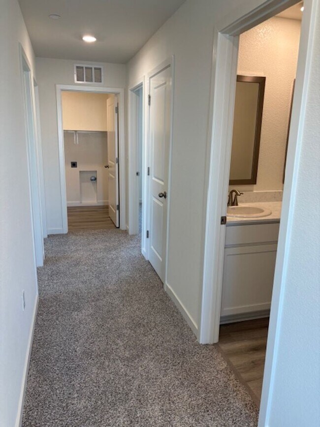 Building Photo - Brand New DR Horton Smart Home with 5 Bedr...