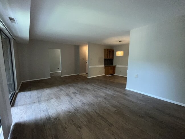 Building Photo - 1212 Schaub Dr