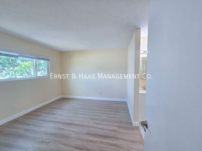 Building Photo - 5535 Ackerfield Ave