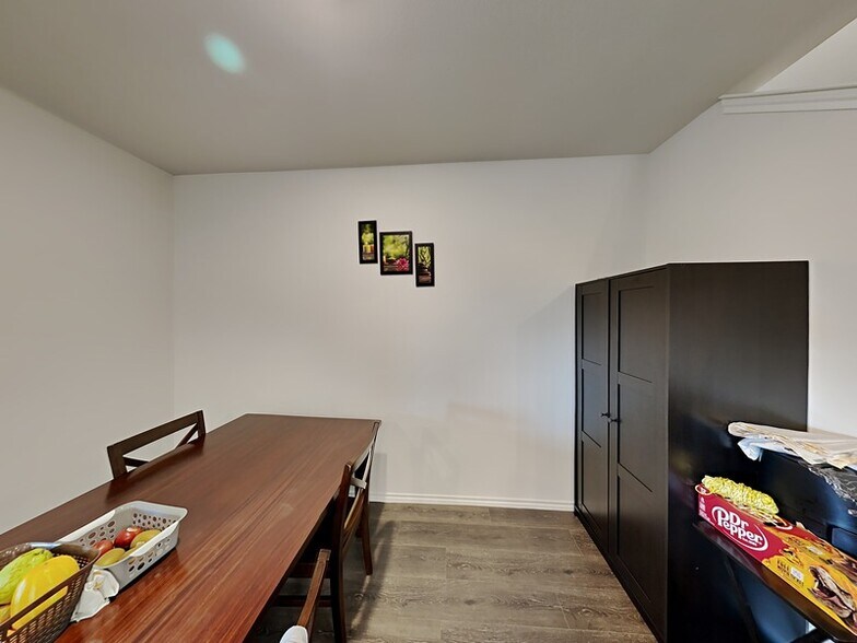 Building Photo - 713 Glover Dr