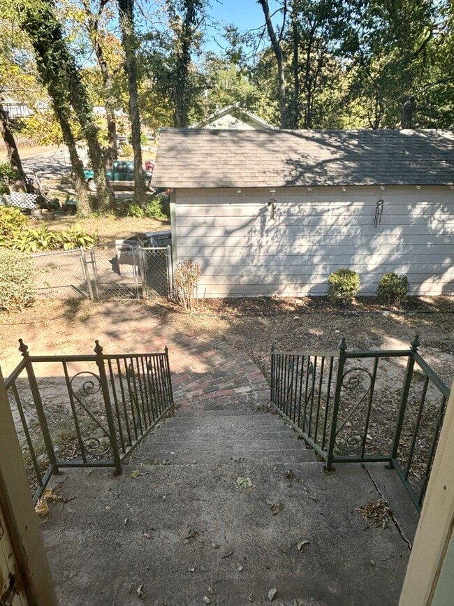 Building Photo - Cute Cottage For Rent!