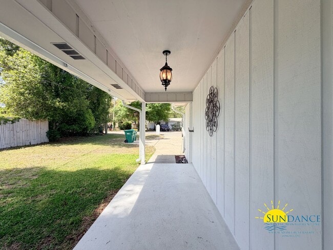 Building Photo - Beautiful 2BR Home Near Eglin AFB & Hurlburt Field!