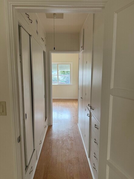 storage w additional in garage - 6820 N Figueroa St