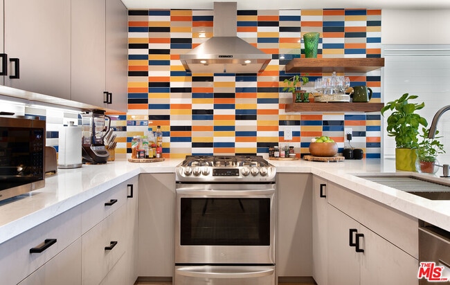 Building Photo - 6623 Esplanade