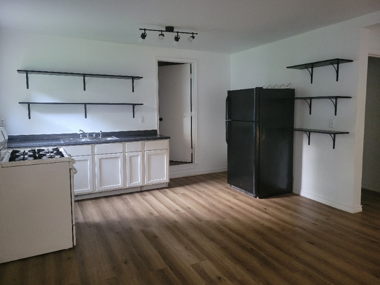 Building Photo - 509 N Henry St