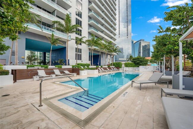 Building Photo - 1300 Brickell Bay Dr