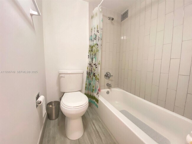 Building Photo - 16919 N Bay Rd