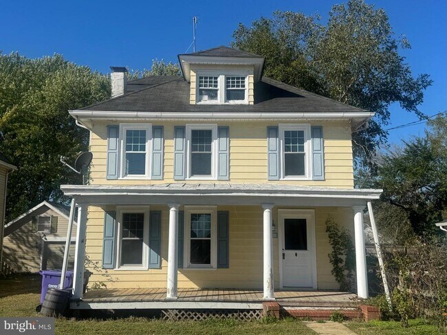 Building Photo - 108 S Main St