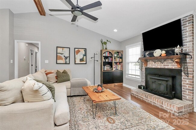 Building Photo - 4227 Deerfield Dr