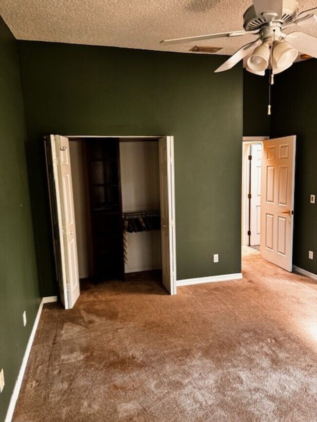 Building Photo - Luxury 3 bedroom 2 bathroom townhome avail...