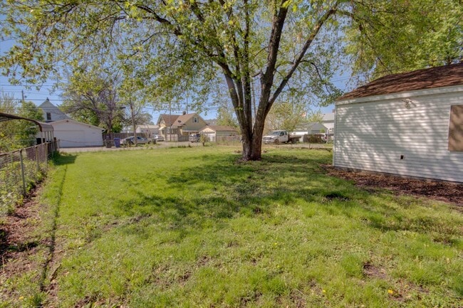 Building Photo - 2 Bed Home