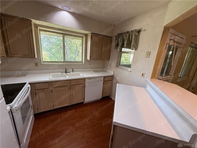 Building Photo - 1147 Captains Bridge