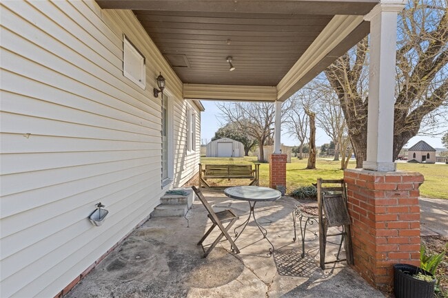 Building Photo - 18218 Buck Rd