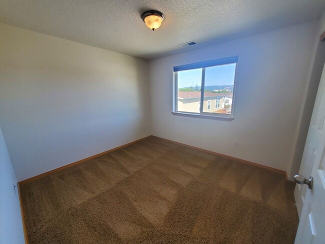 Building Photo - 3259 McKern Pl