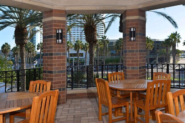Building Photo - 500 W Harbor Dr