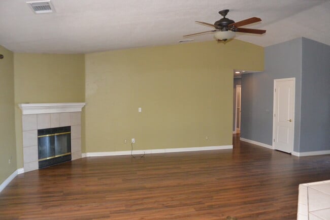 Building Photo - WONDERFUL SOUTHEAST LOCATION