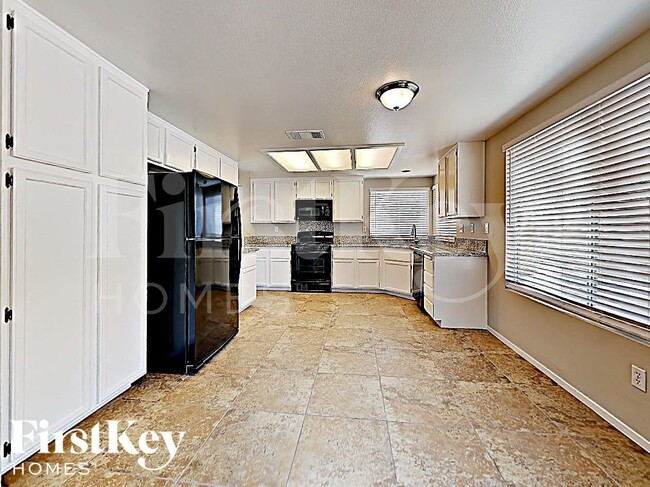 Building Photo - 1683 Black Hills Way