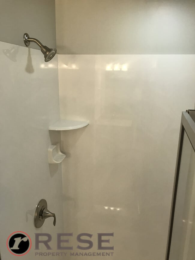 Building Photo - Beautiful Edge Townhome in Bluffdale
