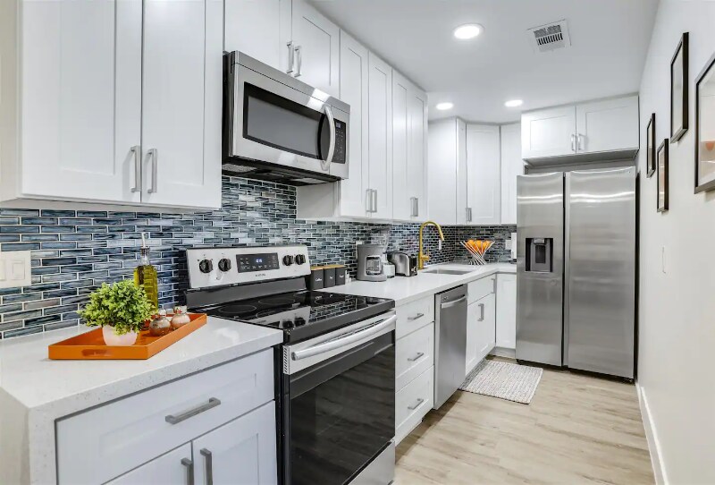 Building Photo - 2825 N Los Felices Rd