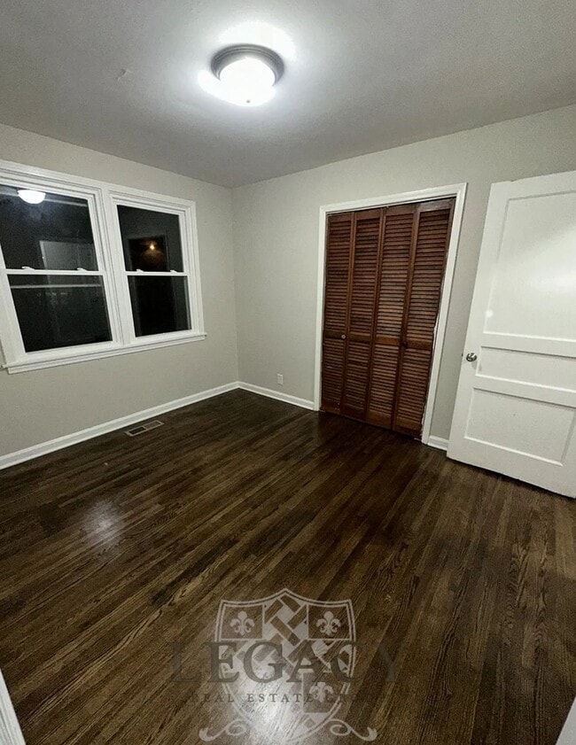 Building Photo - 2211 Larimore Dr