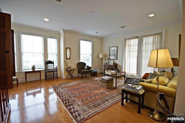 Building Photo - 5 Tenakill Park E