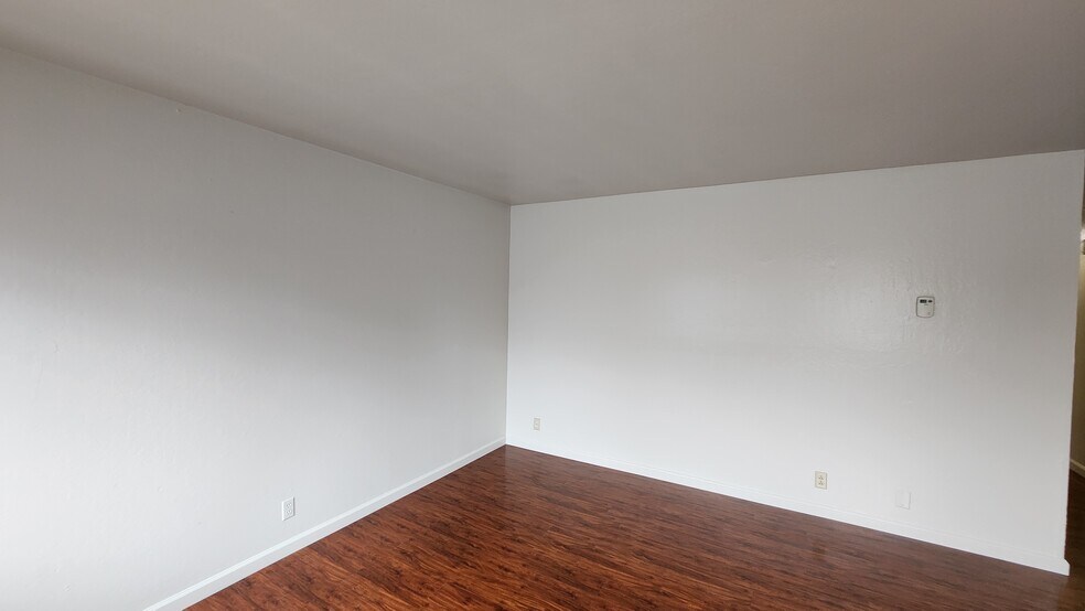 Building Photo - 4061 Park Center Ln