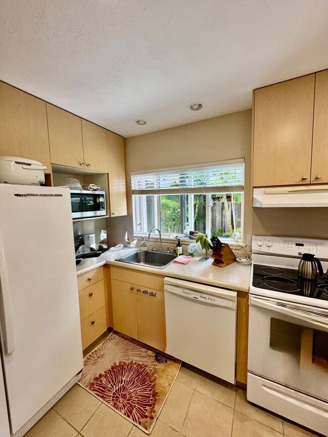 Building Photo - 3/2.5/2 Townhome located in Kuapa Isle, on...
