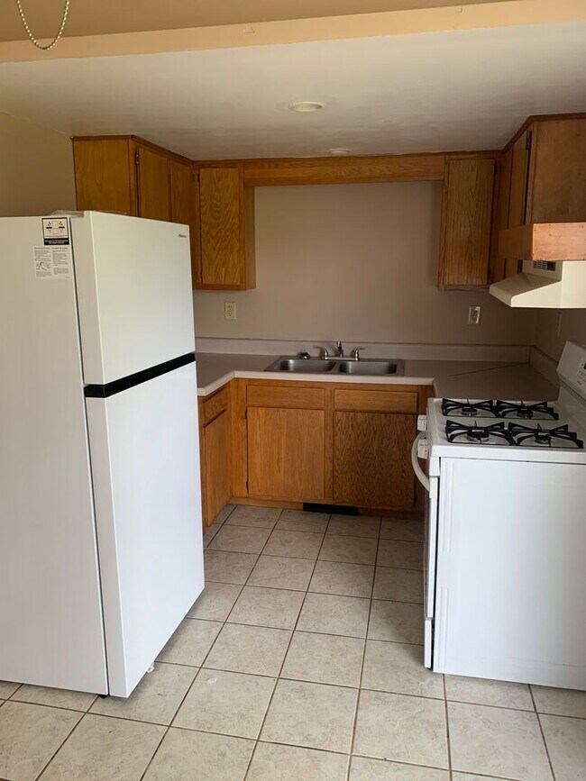 Building Photo - 3 bedroom, 2 bath house