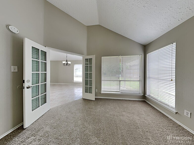 Building Photo - 8711 Croteau Dr