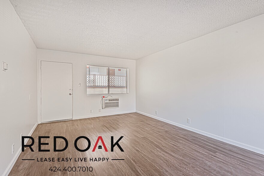 Building Photo - 7915 Vineland Ave