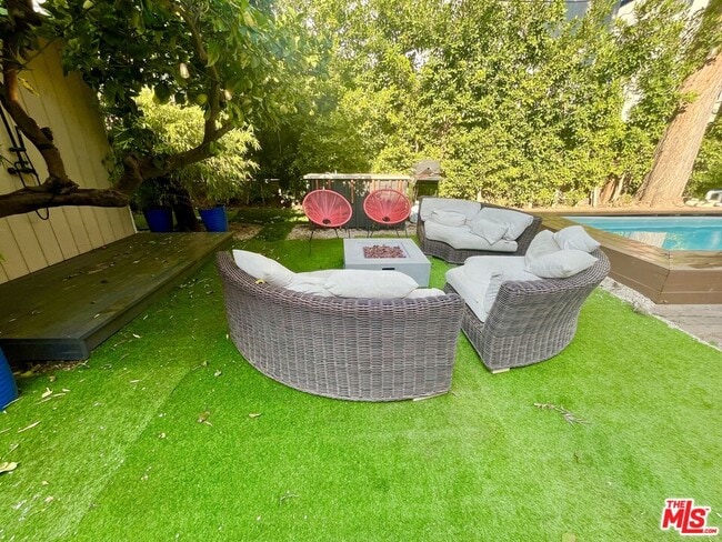 Building Photo - 1006 N Crescent Heights Blvd