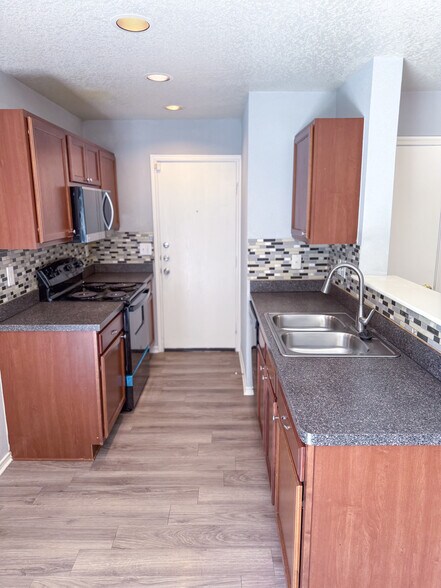 Building Photo - 427 Orchard Willow