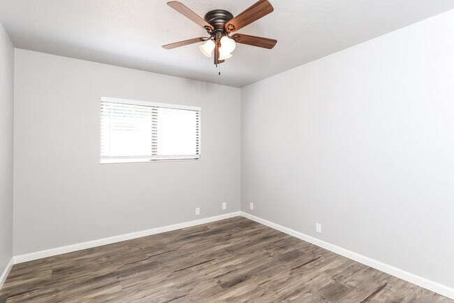 Building Photo - 1497 Claremont Dr