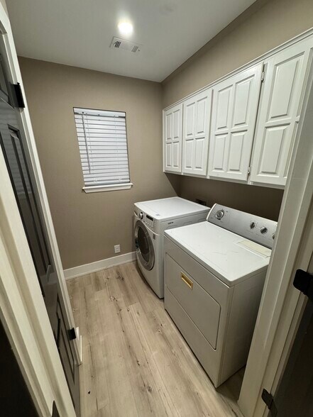 Laundry - 5501 Chimney Rock Rd