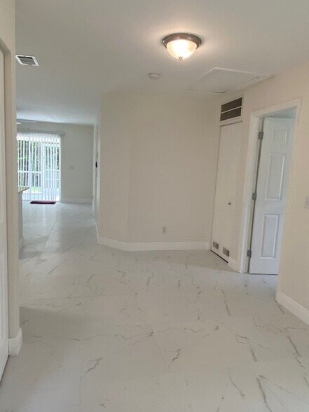 Building Photo - 1169 Lake McGregor Dr