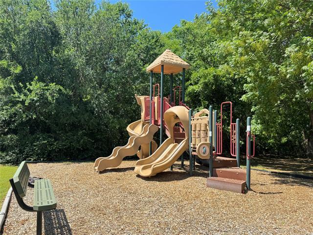 Building Photo - 1020 Lake Sierra Wy